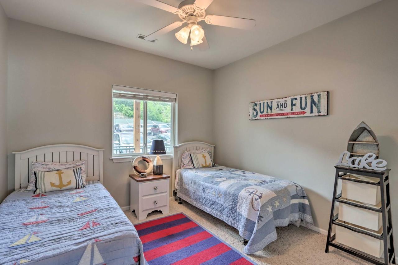 Lakefront Ozark Condo With Balcony And Seasonal Pool! Camdenton Exterior foto